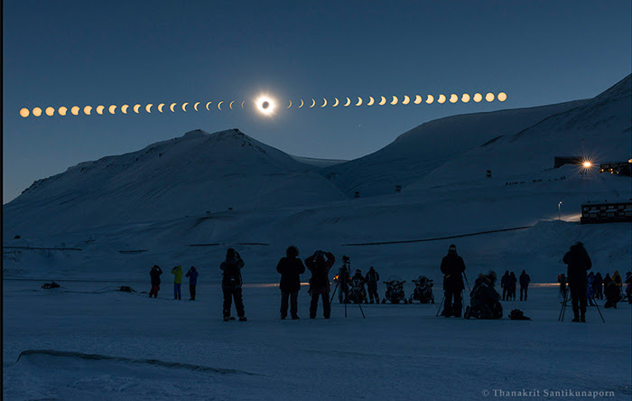 عکس «خورشید گرفتگی کلی برفراز اسوالبارد» Thanakrit Santikunaporn در نروژ گرفته و از برندگان بخش عکس‌های ترکیبی است.