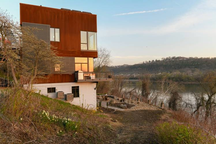 The Pittsburgh home of Cyd Stackhouse and Bob Bergren on the Allegheny River. The Pittsburgh home of Cyd Stackhouse and Bob Bergren on the Allegheny River.