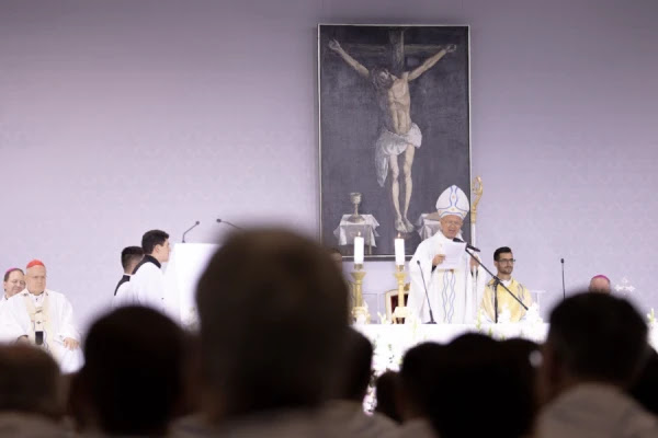 Archbishop José S. Palma of Cebu, in the Philippines, celebrates Mass at the International Eucharistic Congress in Budapest, Hungary, Sept. 7, 2021. Daniel Ibáñez/CNA.