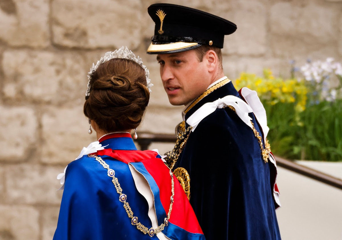 Hoàng tử William xứ Wales và Công nương Kate xứ Wales đến Tu viện Westminster.  (Ảnh của Odd ANDERSEN/AFP)