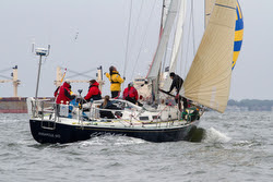 J/42 sailing on Annapolis to Newport race