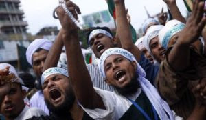 Bangladesh: Thousands of Muslims riot, throw rocks at cops over Facebook post by Hindu allegedly defaming Muhammad