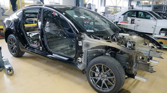 Mổ xẻ Tesla Model 3, kỹ sư Nhật kinh ngạc vì phát hiện ra điều không tưởng - Ảnh 1. Mổ xẻ Tesla Model 3, kỹ sư Nhật kinh ngạc vì phát hiện ra điều không tưởng - Ảnh 1.