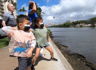 Hundreds throw ‘genki balls’ into Ala Wai Canal as part of effort to clean waterway