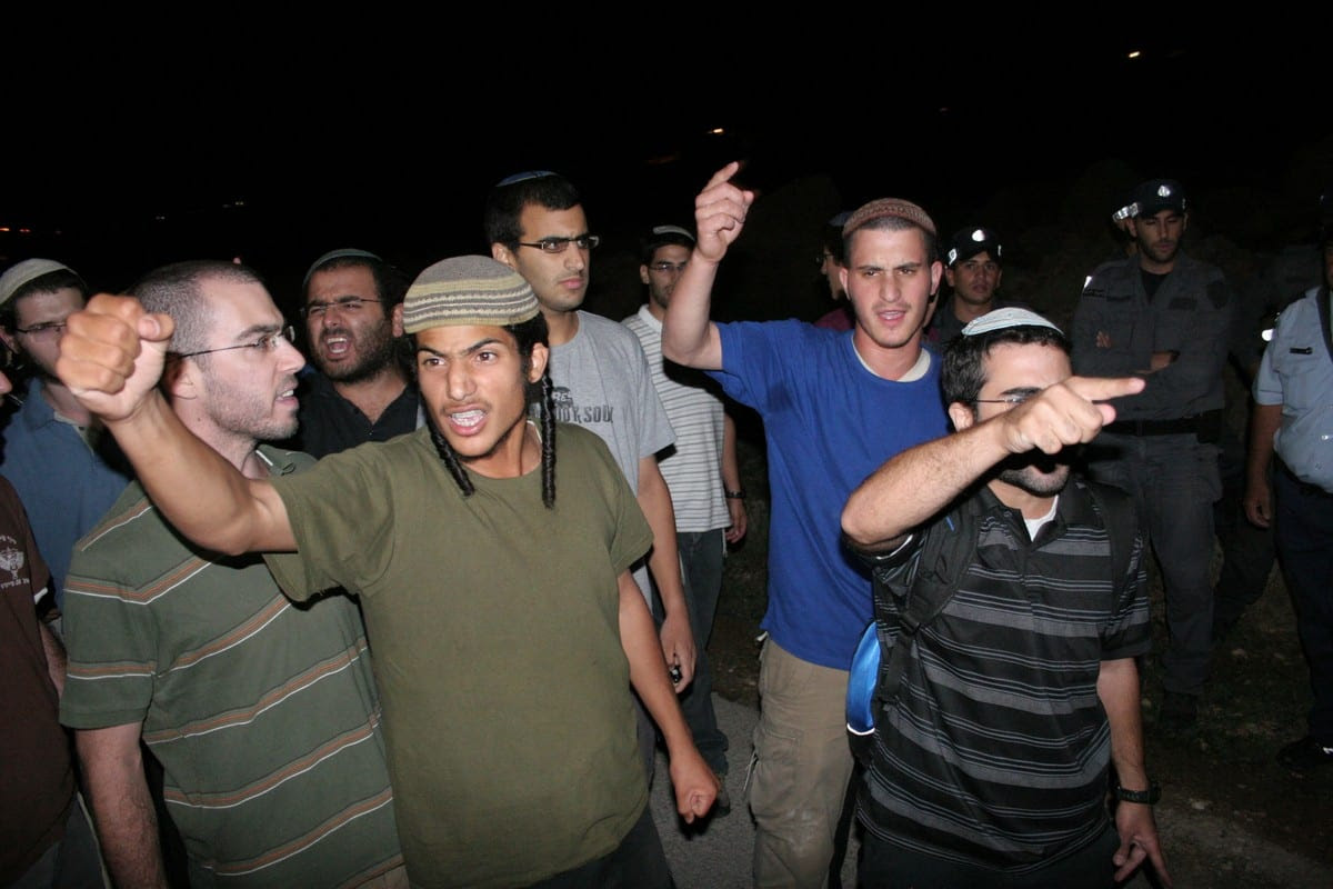 Israeli settlers in the West Bank, 31 August 2010 [Mamoun Wazwaz/ApaImages}