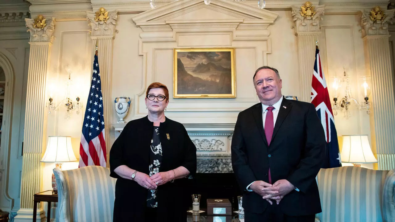 Ngoại trưởng Mỹ Mike Pompeo cùng ngoại trưởng Úc Marise Payne tại bộ Ngoại Giao Hoa Kỳ ở Washington. Ảnh ngày 27/07/2020.