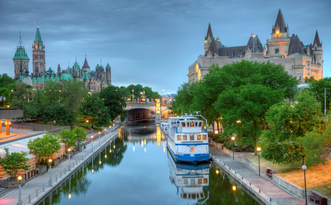 Chuyện người Việt định cư tại Canada: Mặt sáng, mặt tối và những giấc mơ nhỏ xíu Chuyện người Việt định cư tại Canada: Mặt sáng, mặt tối và những giấc mơ nhỏ xíu