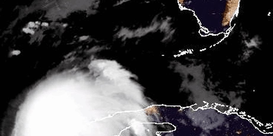 Idalia is expected to hit Florida as a Category 3 hurricane tomorrow 230829-idalia-florida-gif-mb-762483
