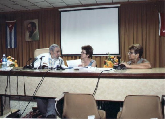 Fidel en el Instituto de Investigaciones de la Industria Alimentaria. Foto: Estudio Revolución