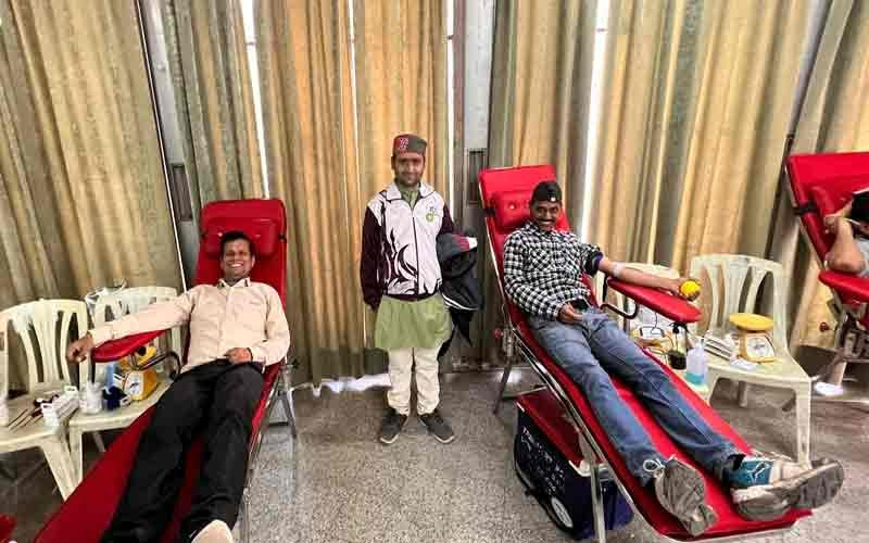 Sirmour Association Chandigarh set an example of humanity by donating blood