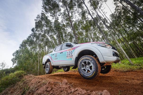 Dupla #320 estreando o novo carro no Rally Cuesta Off-Road (Gustavo Epifânio/DFotos) Dupla #320 estreando o novo carro no Rally Cuesta Off-Road (Gustavo Epifânio/DFotos)