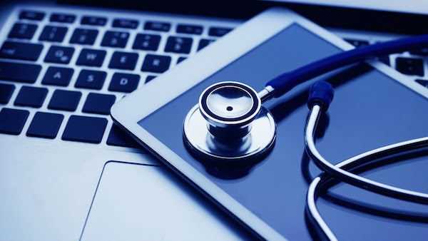 Las aplicaciones tecnológicas de medicina permiten resolver consultas sencillas sin moverse de casa (iStock)