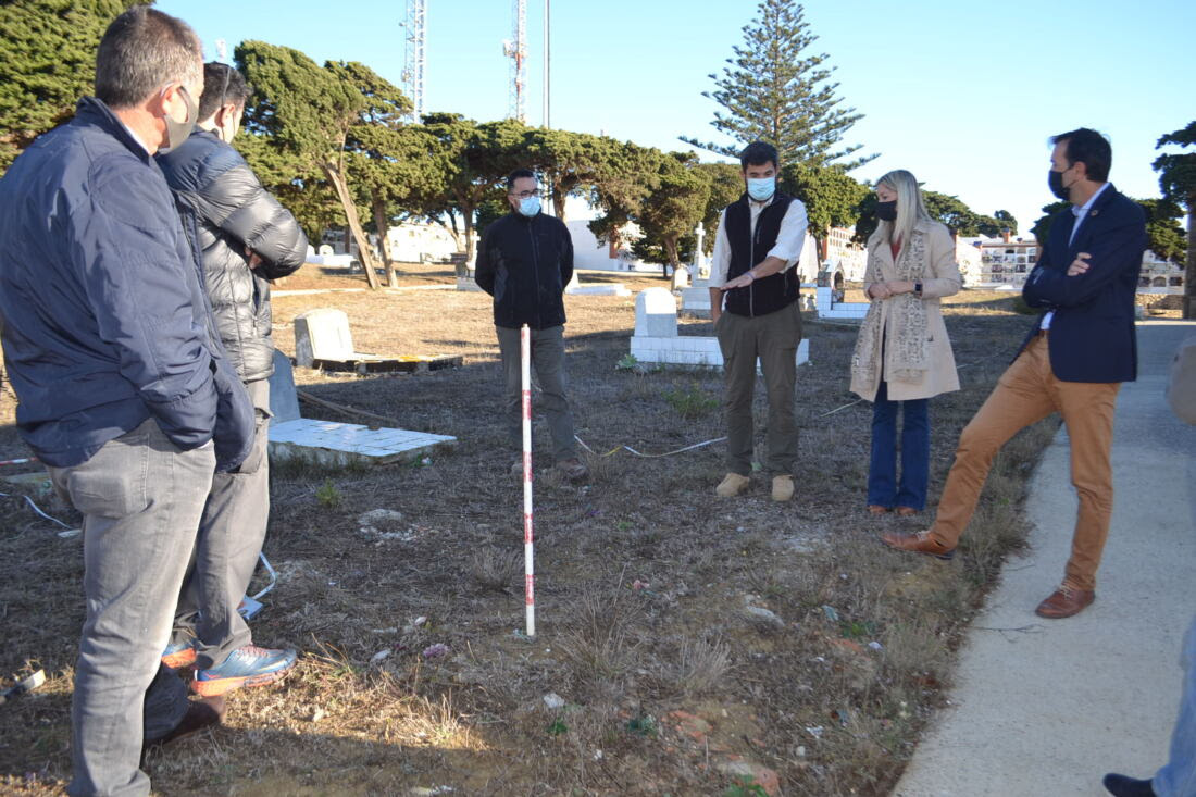 Exigen a la Diputación de Cádiz expropie el cementerio de Facinas a la Iglesia Católica - que se niega a conceder acceso para recuperar los restos de fusilados