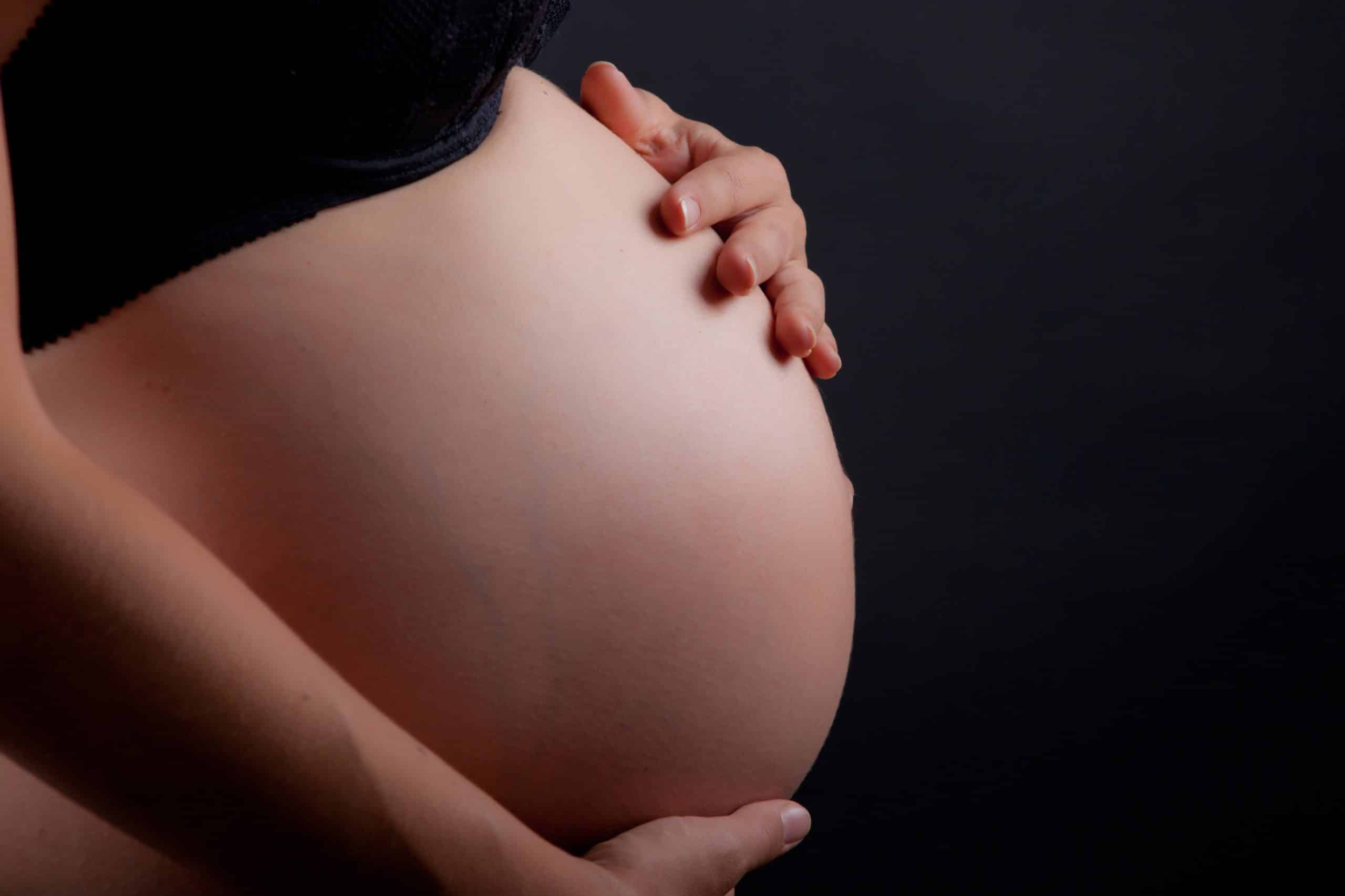 Maternidad subrogada o vientres de
alquiler se oponen asociaciones feministas