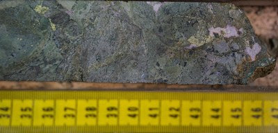 Representative sample of “blebby” chalcopyrite mineralization within “skarn-type” mineralization in Ridge Zone Hole #2 (BRDDH19-002). (CNW Group/Crystal Lake Mining Corporation)