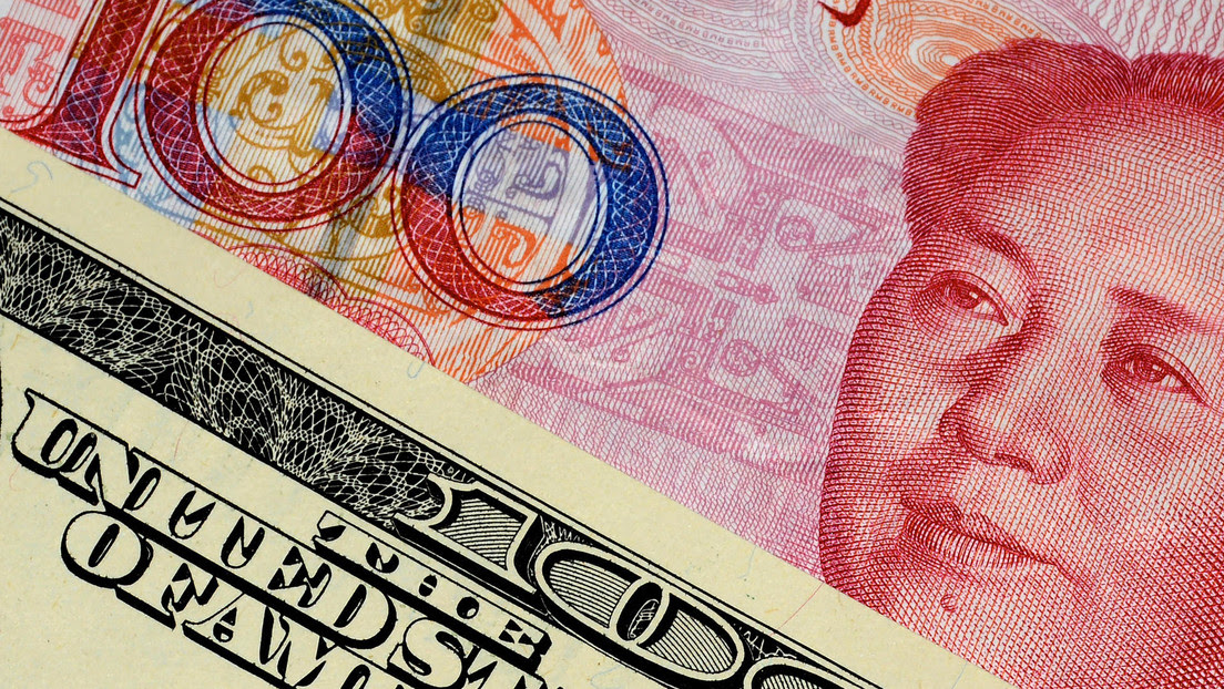 WSJ: Arabia Saudita considera aceptar el yuan en lugar del dólar para fijar el precio de sus ventas de crudo a China