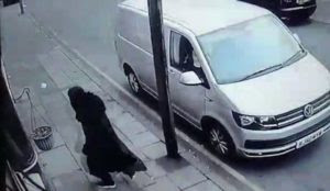 UK: Gang dressed in burkas stole $136,000 of jewelry and watches