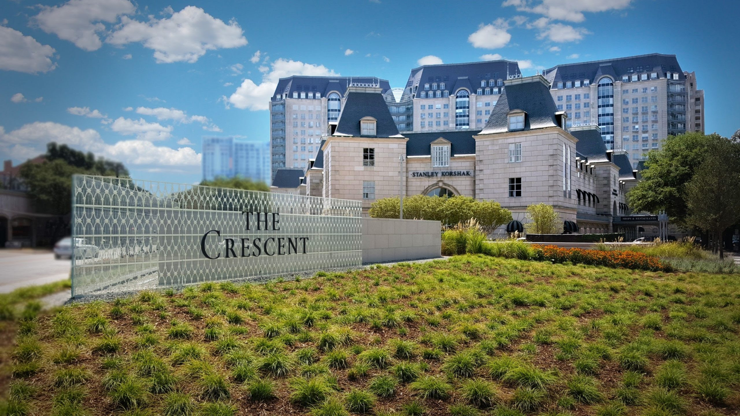 Parking for 300 Crescent Court ParkChirp Reserve Cheap Parking Here
