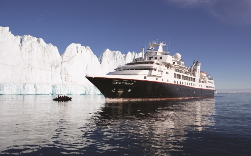 Uno de los barcos de Silversea que llegan a la Antártida.