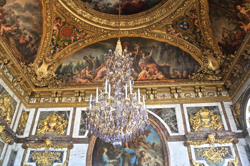 В Версальском дворце.