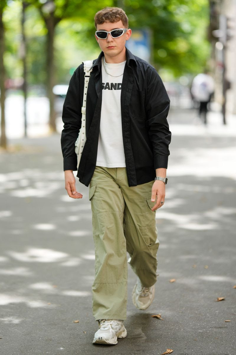 Asistente a la Semana de la Moda de París primavera verano 2023.
