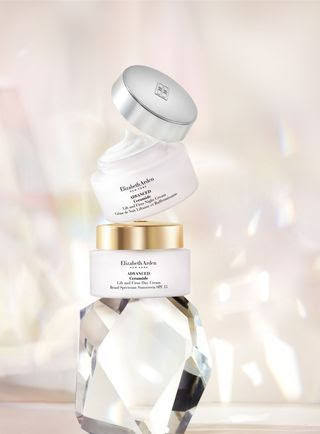 Advanced Ceramide Lift  Firm Día en Textura Crema Clsica es un tratamiento diurno de rpida absorción con SPF 15....