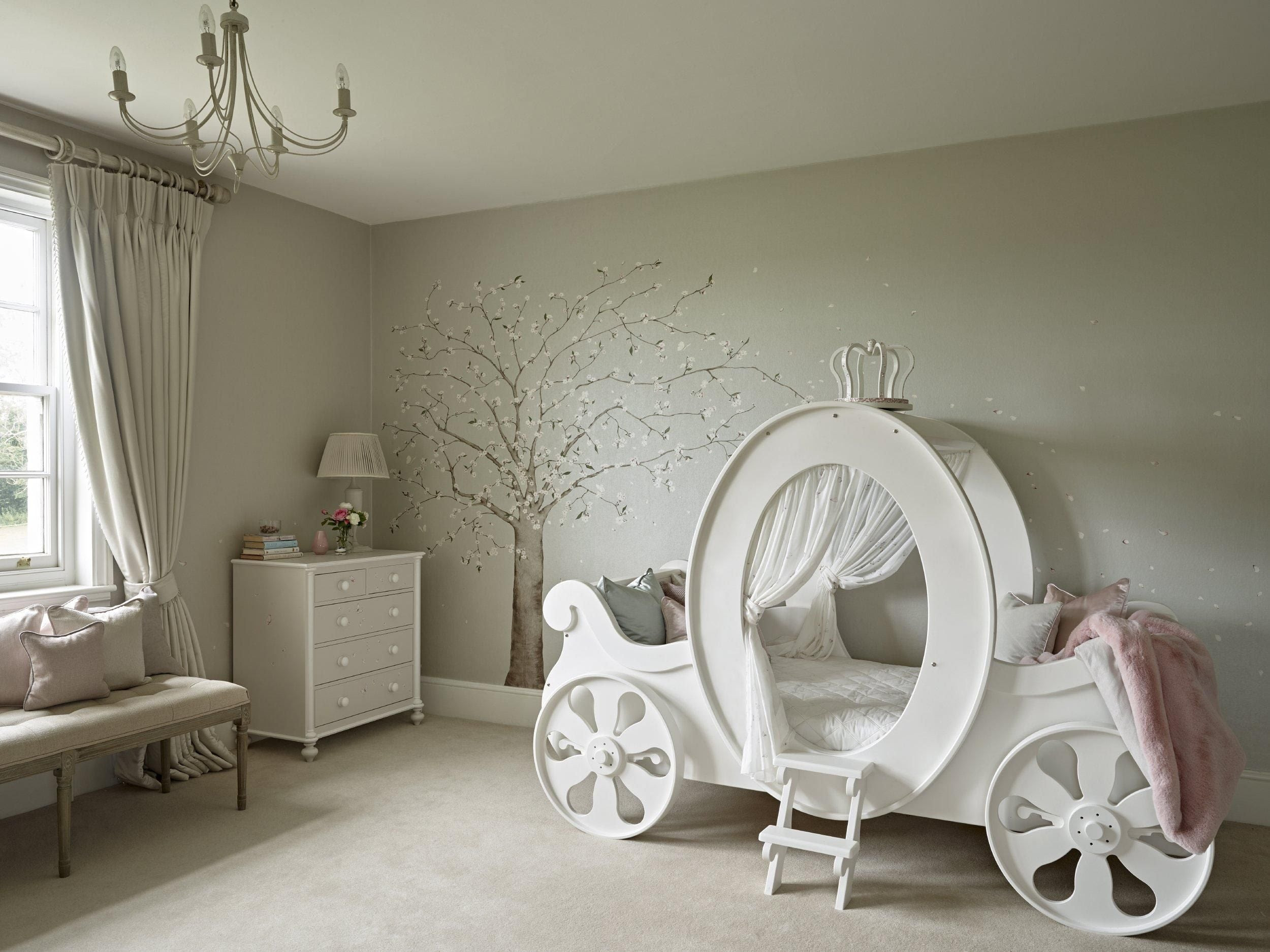 Awesome bespoke carriage bed for kids bedroom