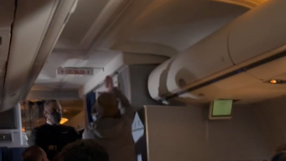  Caught on camera: Man allegedly tries to open plane's door, stab flight attendant mid-air