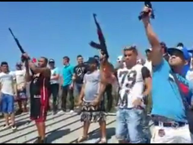 http://media.breitbart.com/media/2016/01/venezuela-inmates-shoot-guns-on-roof-screenshot.jpg