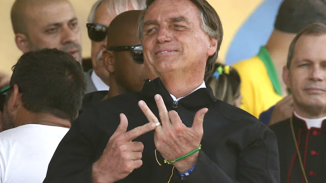 Bolsonaro critica demarcação de terras indígenas: 'É o fim da nossa economia'