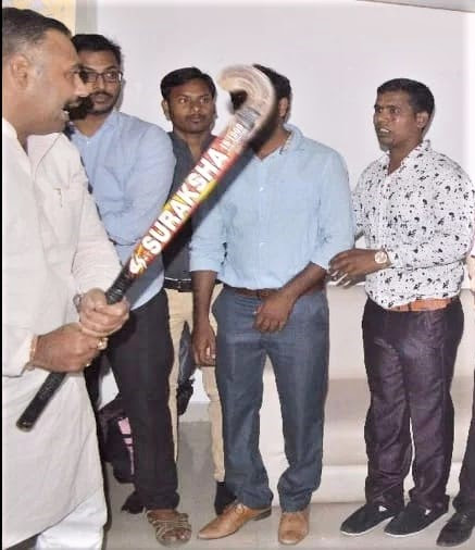  Hindu extremists attack Pastor Ravi Kumar (right) and other Christians in Agra, Uttar Pradesh, India. (Morning Star News)