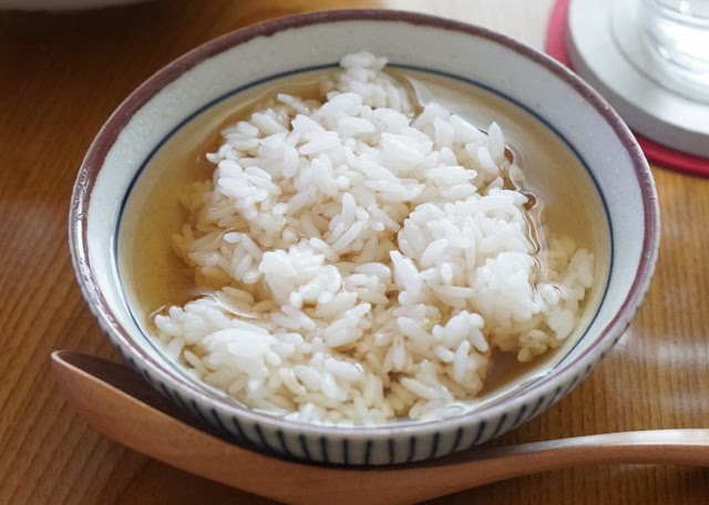 Khi cơm chín, người Nhật không ăn ngay mà làm thêm 1 bước đặc biệt, đơn giản nhưng giúp họ giảm cân và phòng ngừa tiểu đường hiệu quả - Ảnh 3.