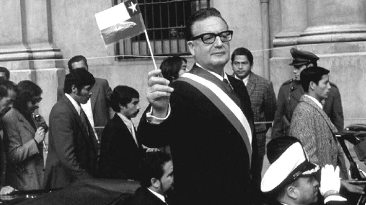 Salvador Allende Gossens el día que asumió como Presidente de Chile.