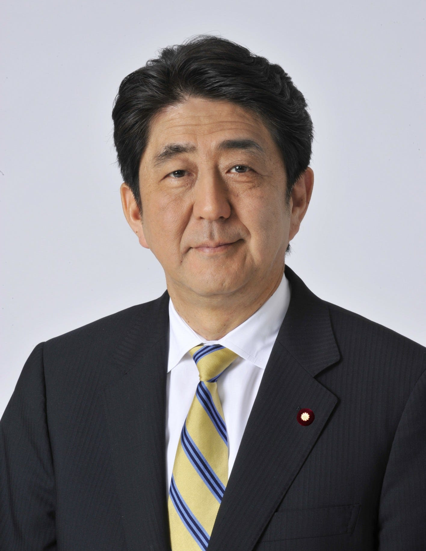 By Prime Minister of Japan Official - https://www.kantei.go.jp/jp/content/20150101souri_2.jpg, CC BY 4.0, https://commons.wikimedia.org/w/index.php?curid=64095558