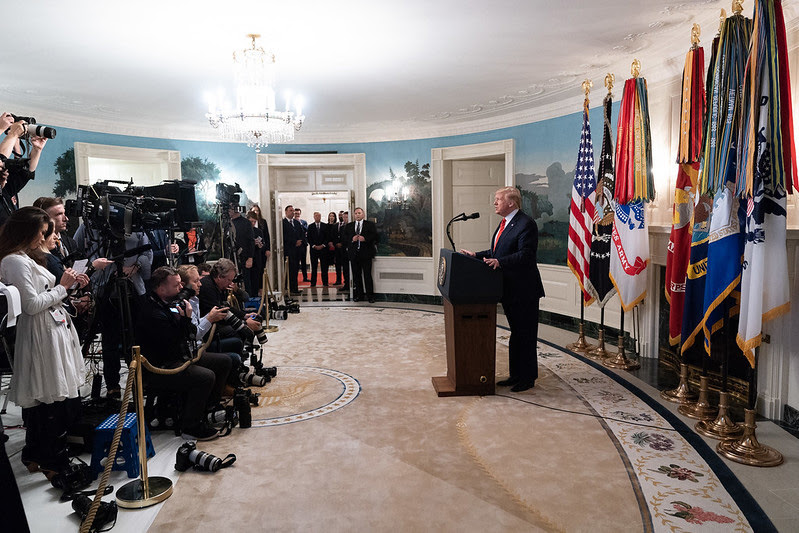 Donald Trump anuncia los detalles de la misión de las fuerzas especiales de EEUU contra el líder de Estado Islámico. Foto: Official White House Photo by Shealah Craighead (Dominio público)