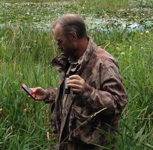 hunter in field buying license on mobile device
