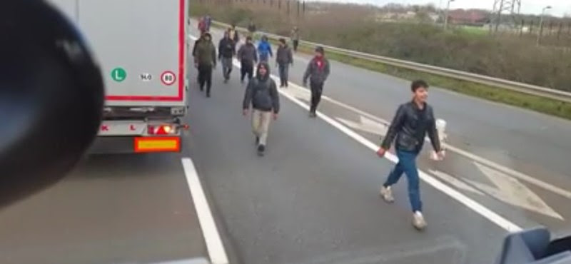 Magyar kamionos vs. migránsok - ki a vétkes és ki az áldozat?
