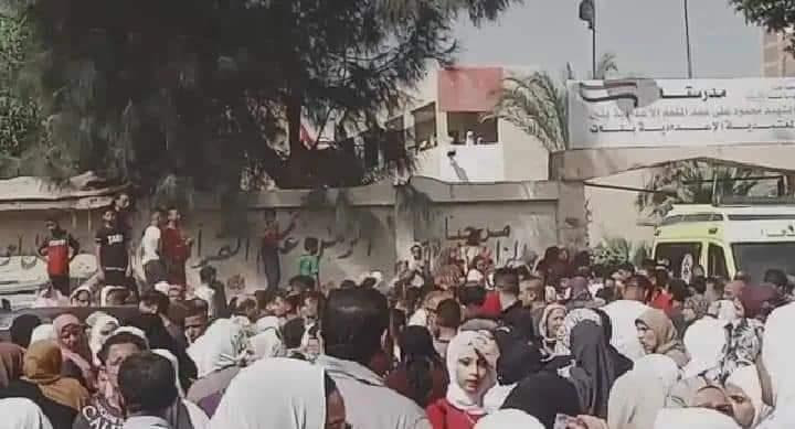 حادث مأساوي بمصر.. وفاة طالبة وإصابة 15 في انهيار درج مدرسة- صور