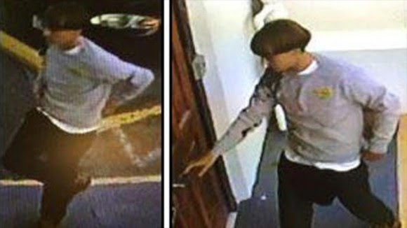 mágenes tomadas por una cámara de seguridad de la Iglesia Episcopal Metodista Africana Emanuel de Charleston, en Carolina del Sur (este de EE.UU.) del presunto autor de la matanza del miércoles, 17 de junio de 2015.
