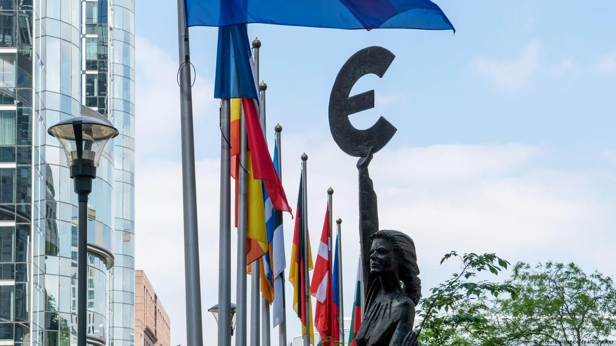 Statue "Europa" vor Europaparlament in Brüssel
