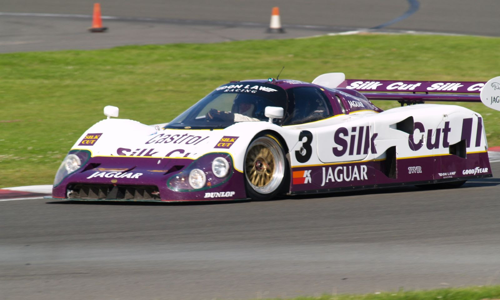 Jaguar Xjr...enfin !?... Jaguar_XJR12