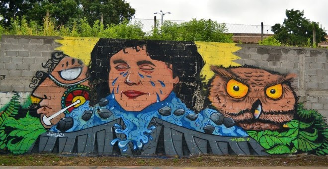 Grafiti de Berta Cáceres en Tegucigalpa. WIKIPEDIA
