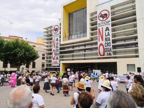Nueva jornada reivindicativa en Quintanar del Rey contra la ganadería industrial