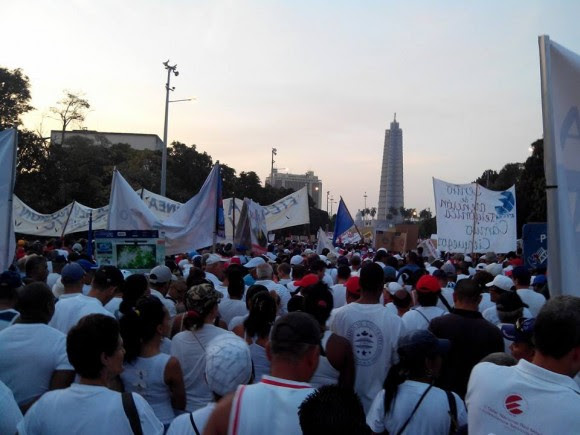 Comienza el desfile en La Habana. Foto: Néstor Madruga/Publicada en Facebook