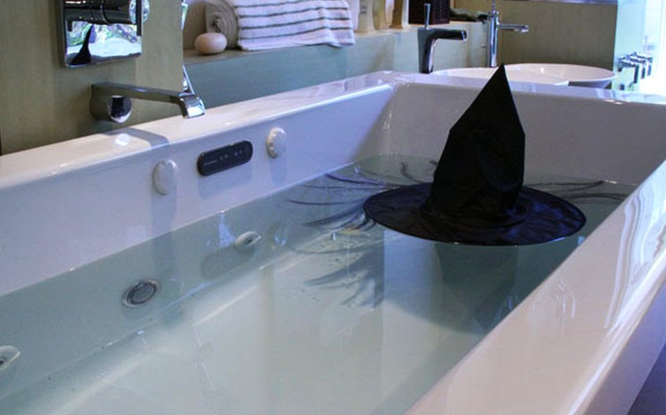 Halloween-Bathtub-witches-hat