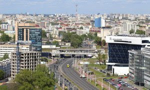 Минск, столица Беларуси, продолжает жить обычной жизнью