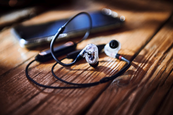 A pair of headphones on a table

Description automatically generated with medium confidence