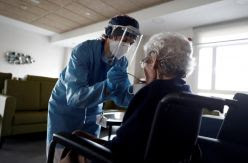 La pandemia dispara las muertes de dependientes hasta casi cuadruplicarlas en Madrid y Castilla-La Mancha