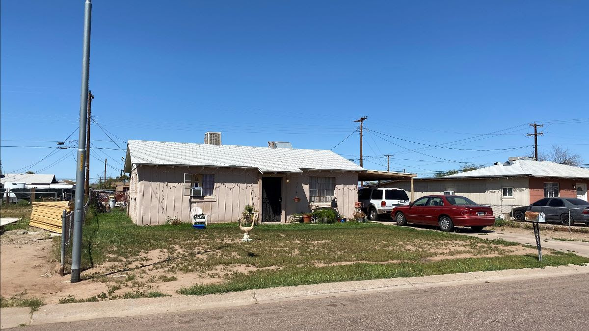 4806 S 36th Dr Phoenix, AZ 85041 wholesale listing