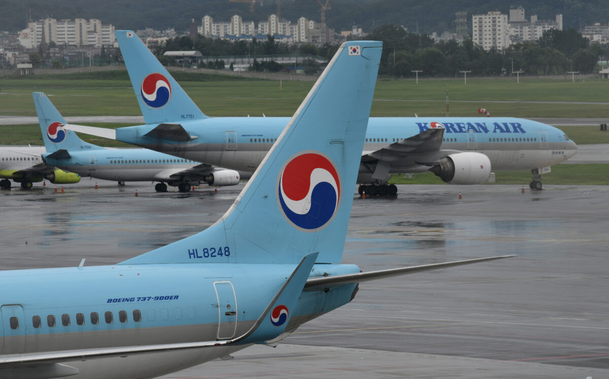 Các phi cơ của hãng Korean Air đậu trên đường băng tại phi trường nội địa Gimpo ở Seoul, Nam Hàn, vào ngày 02/09/2020. (Ảnh: Jung Yeon-Je/AFP qua Getty Images)